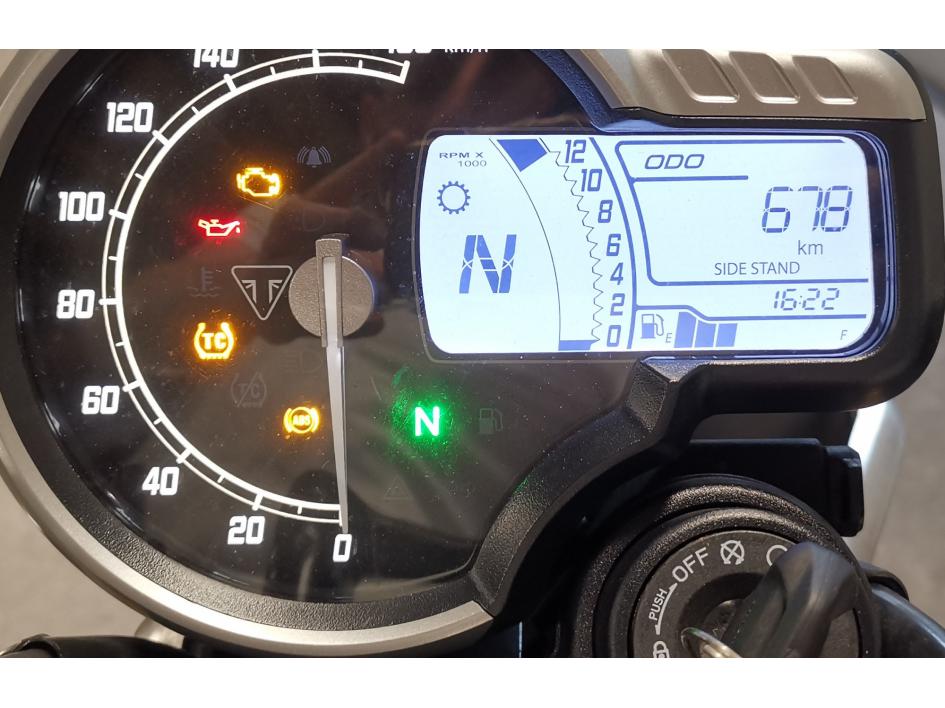 TRIUMPH SPEED 400 2025