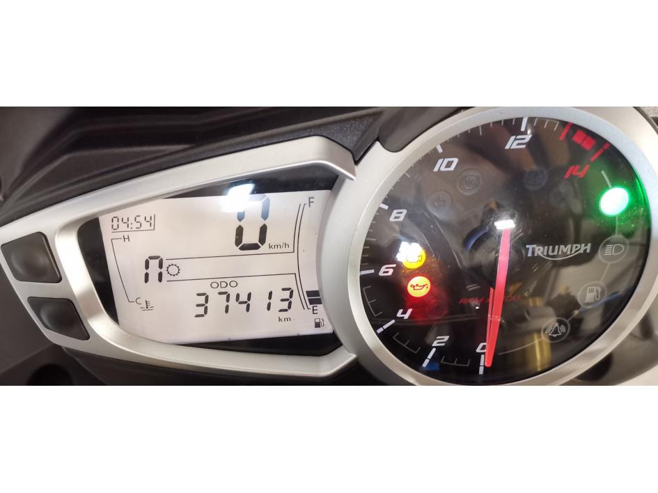 TRIUMPH STREET TRIPLE 675 2013